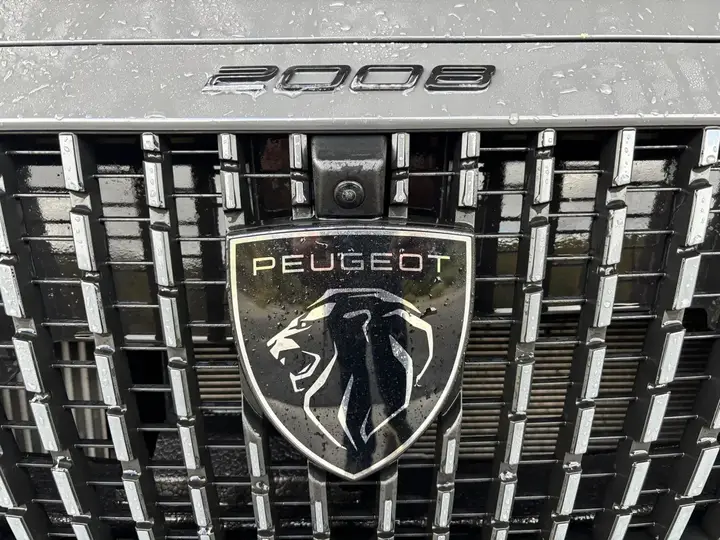 Peugeot 2008 2023 photo 2