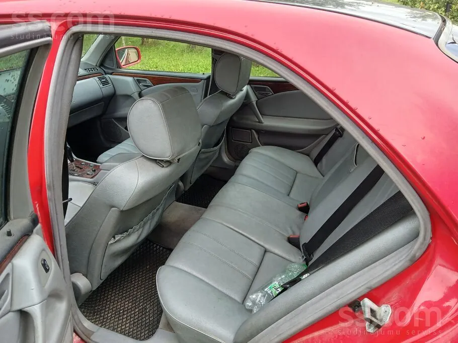 Mercedes-Benz E220 1999 photo 5