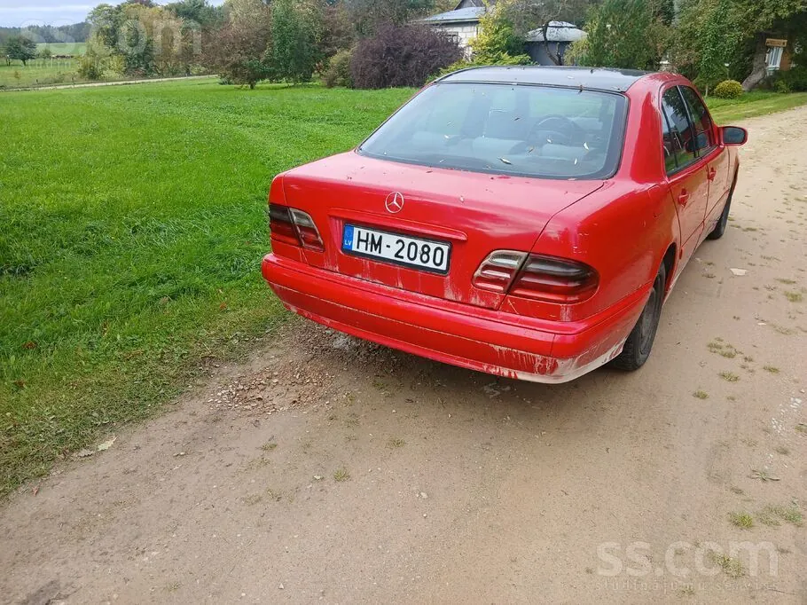 Mercedes-Benz E220 1999 photo 2