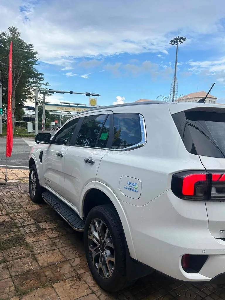 Ford Everest 2024 photo 2