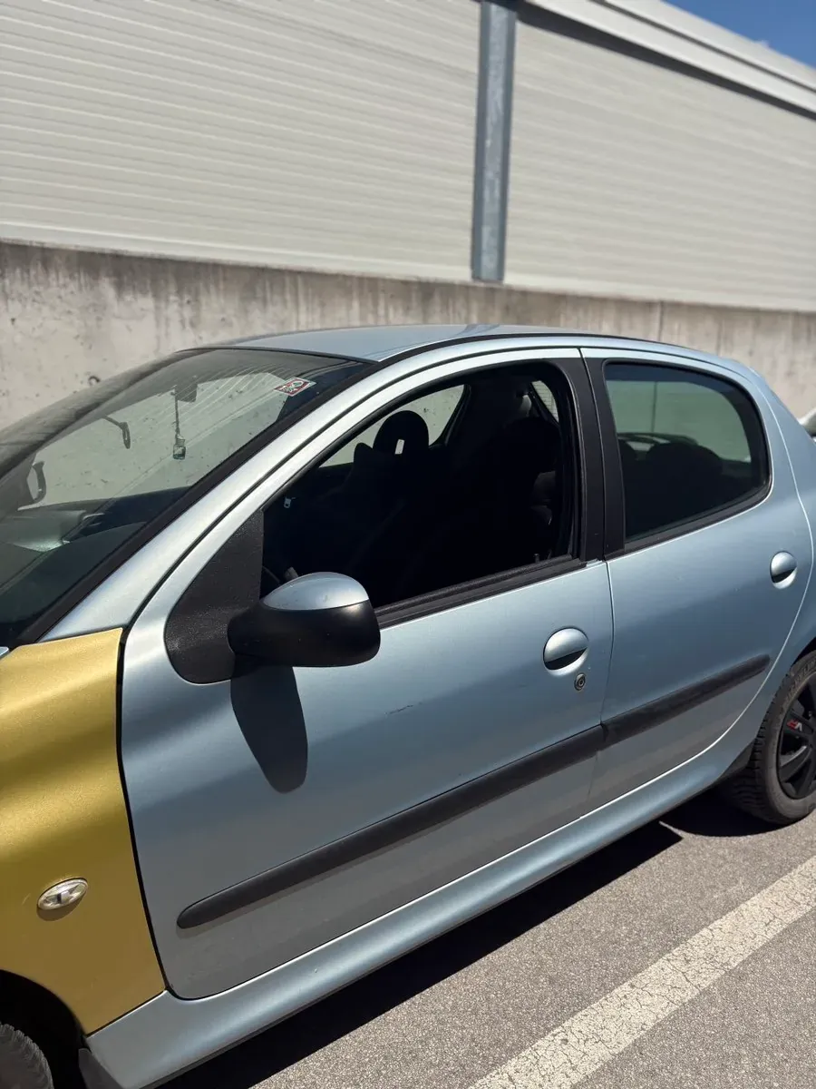 Peugeot 206 2005 photo 3