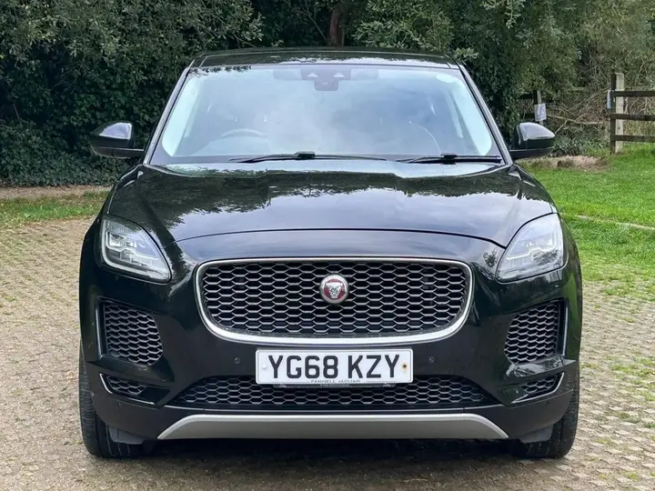 Jaguar E-Pace 2018 photo 4