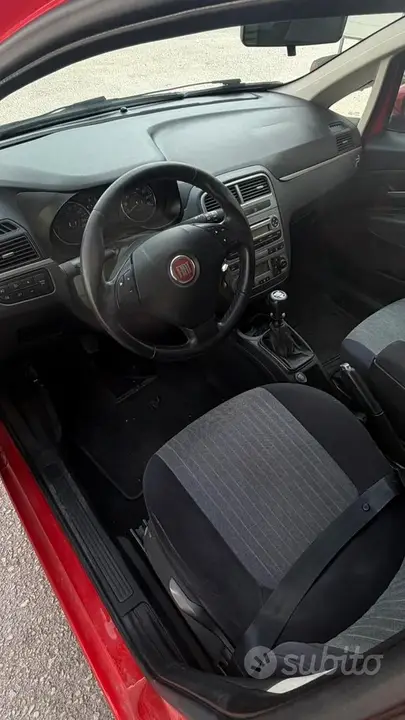 Fiat Grande Punto 2009 photo 3