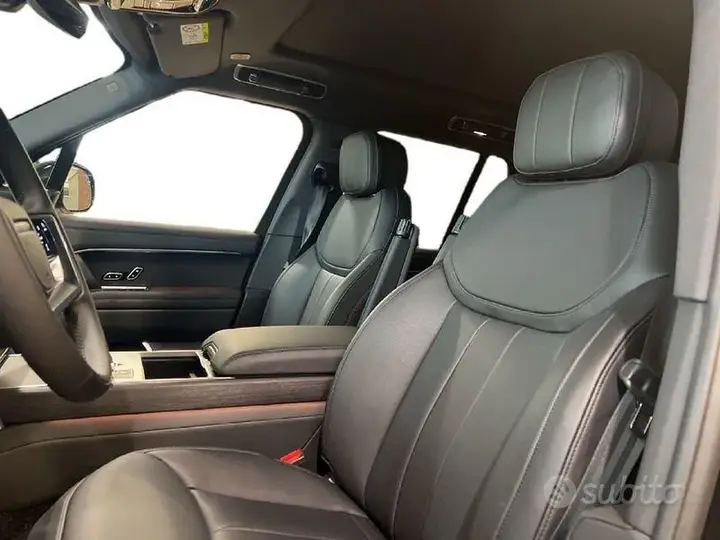 Land Rover Range Rover 2024 photo 3