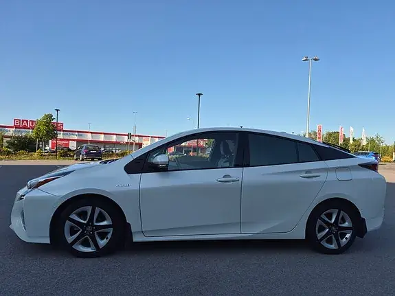 Toyota Prius 2016 photo 2