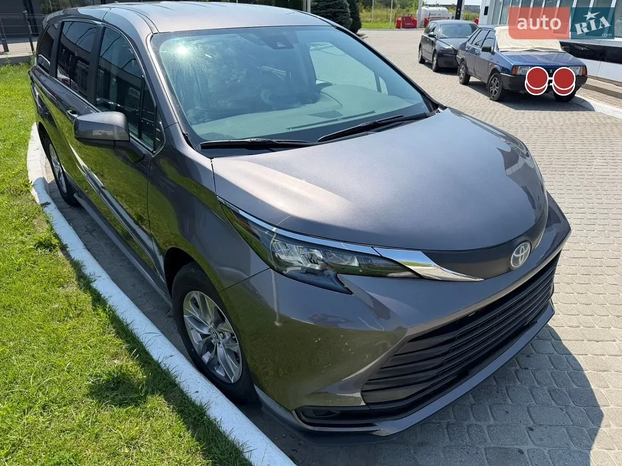 Toyota Sienna 2024 photo 2
