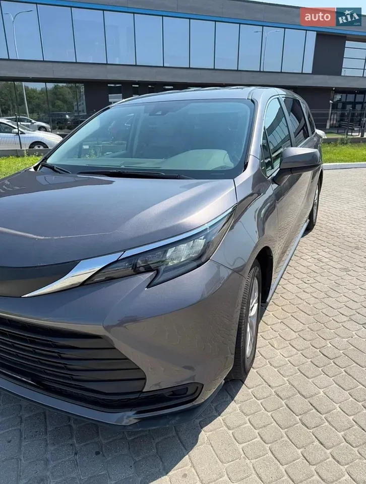 Toyota Sienna 2024 photo 3