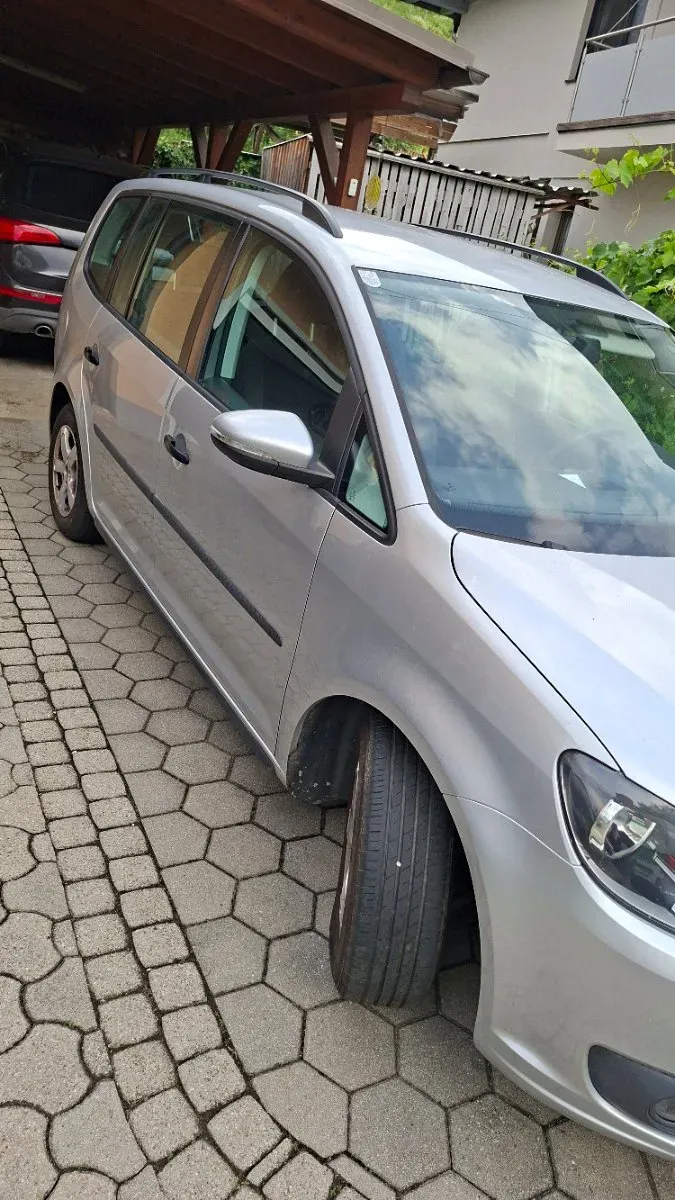 Volkswagen Touran 2012 photo 3
