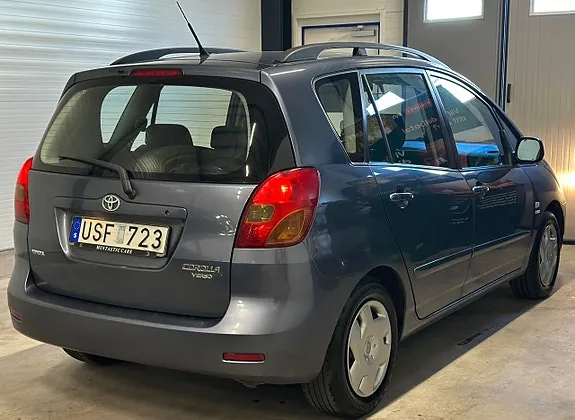 Toyota Corolla Verso 2004 photo 5
