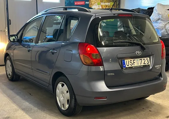 Toyota Corolla Verso 2004 photo 4
