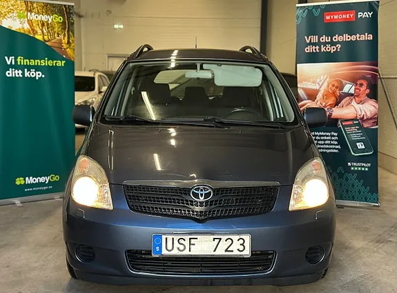 Toyota Corolla Verso 2004 photo 2