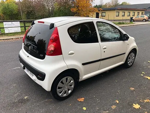 Peugeot 107 2011 photo 5