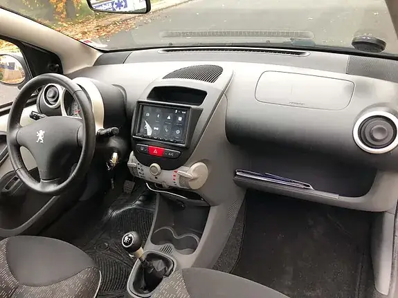 Peugeot 107 2011 photo 3