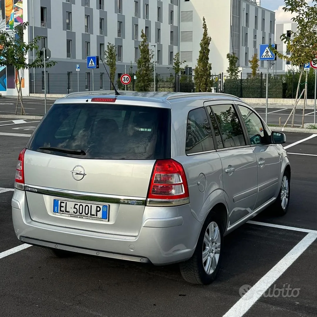 Opel Zafira 2012 photo 4