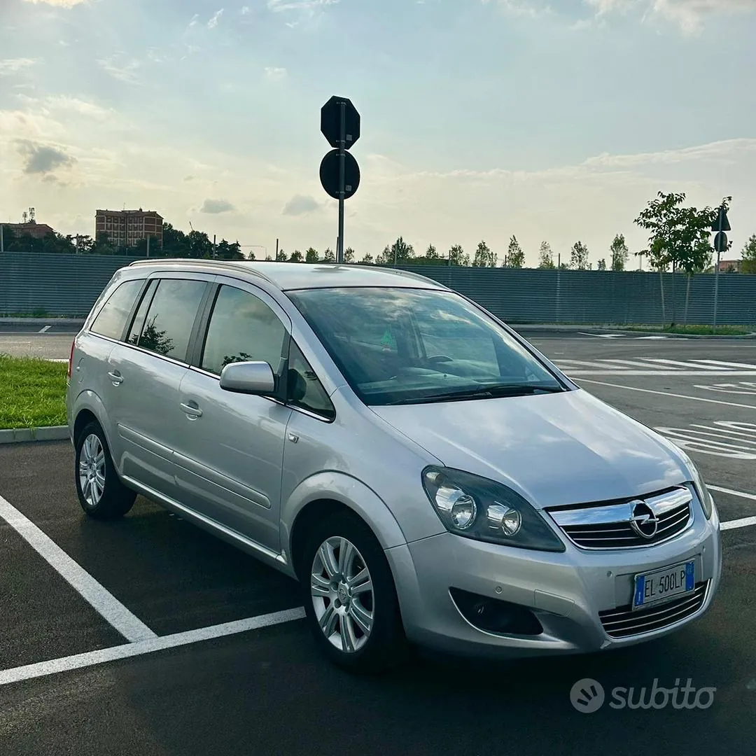 Opel Zafira 2012 photo 3