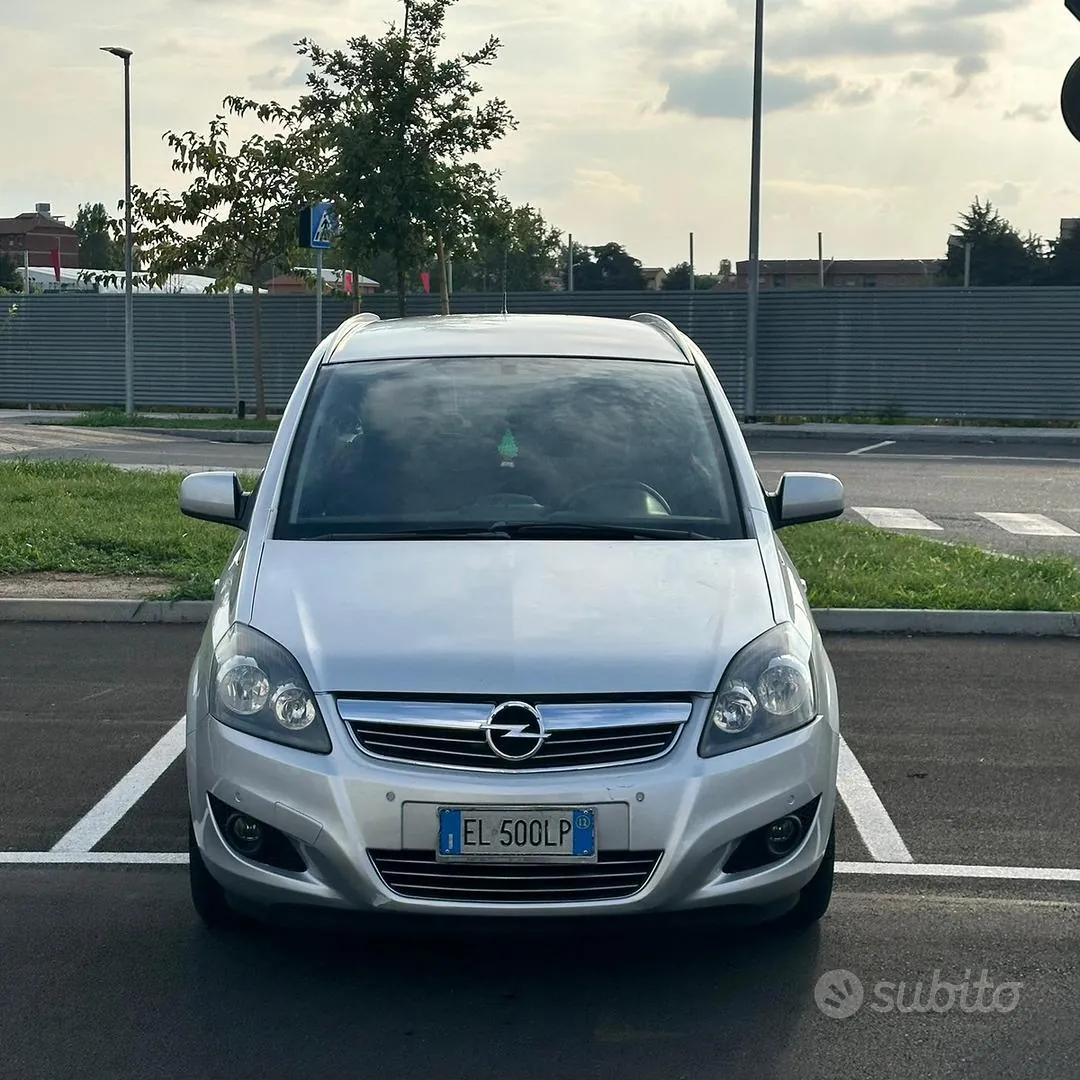 Opel Zafira 2012 photo 2