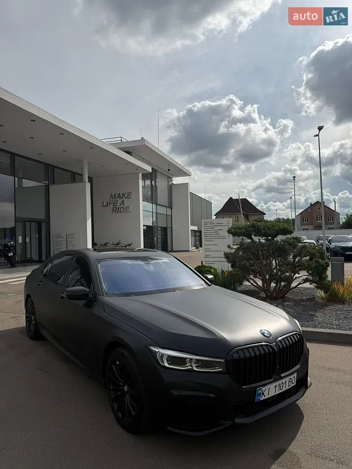 BMW 7 Series 2016 photo 2