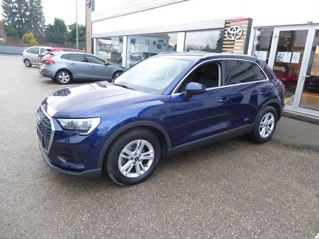 Audi Q3 2021 photo 2