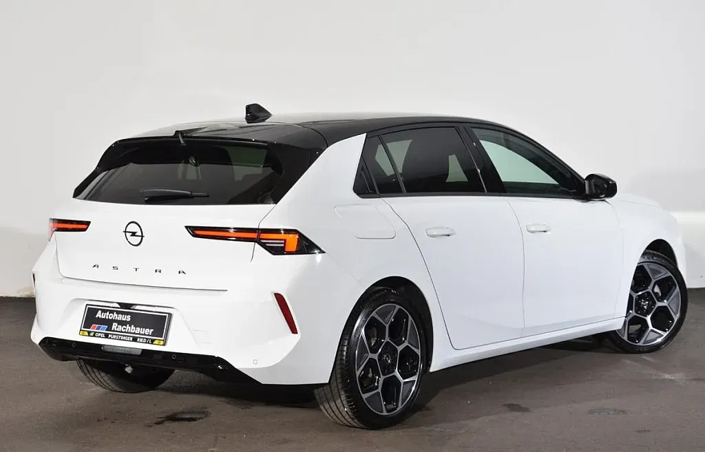 Opel Astra 2024 photo 2