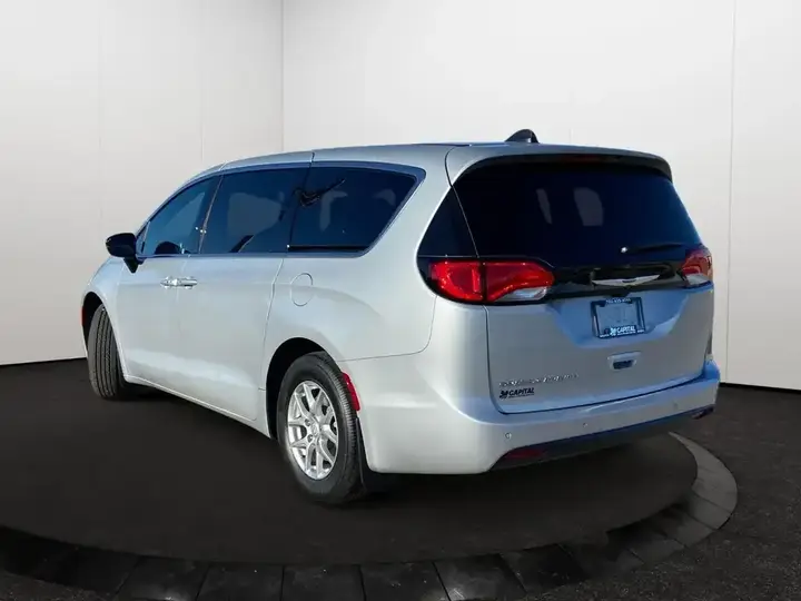 Chrysler Grand Caravan 2026 photo 4