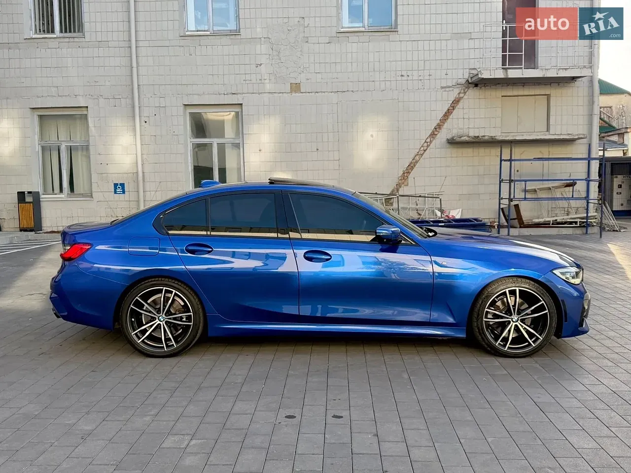 BMW 3 Series 2019 photo 4