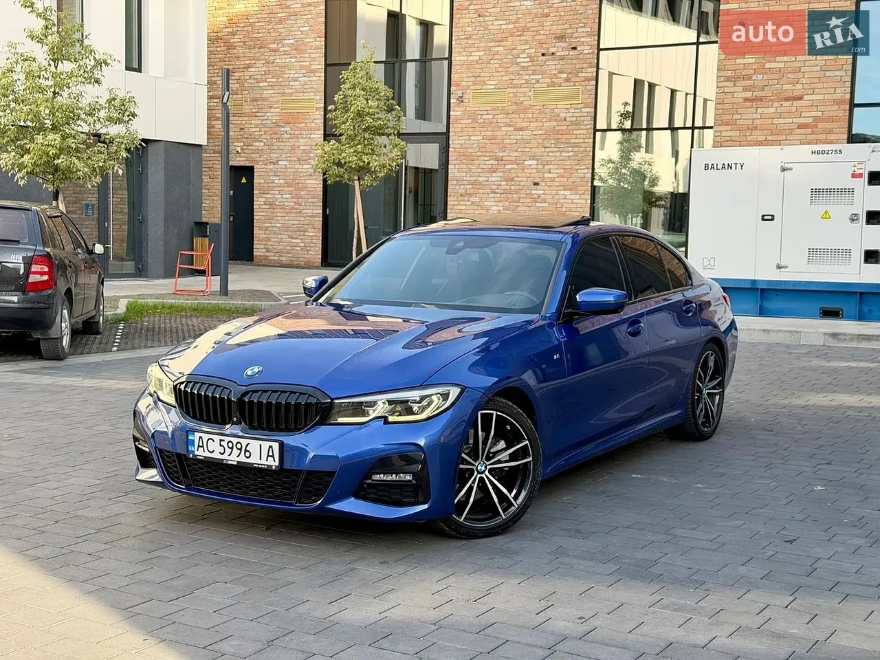 BMW 3 Series 2019 photo 3