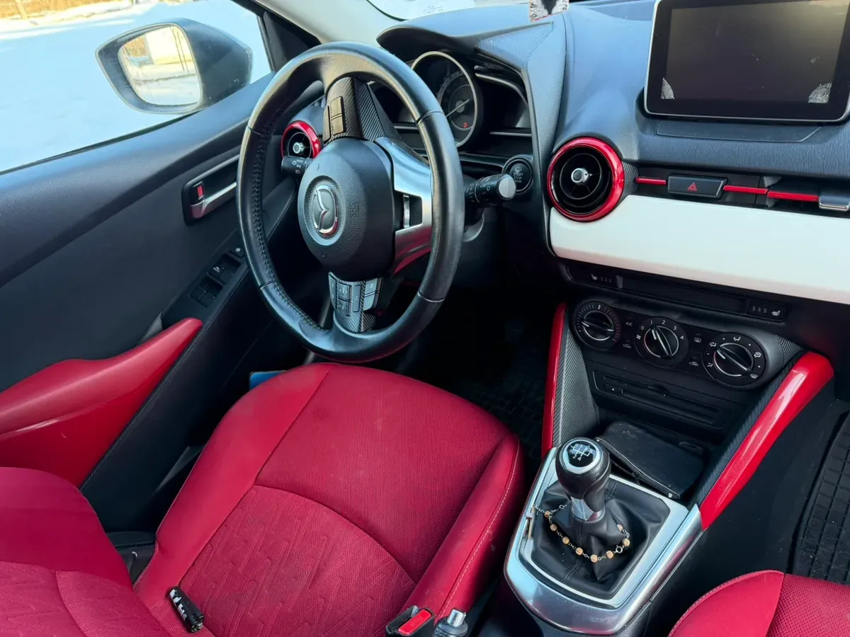 Mazda Mazda2 2016 photo 2
