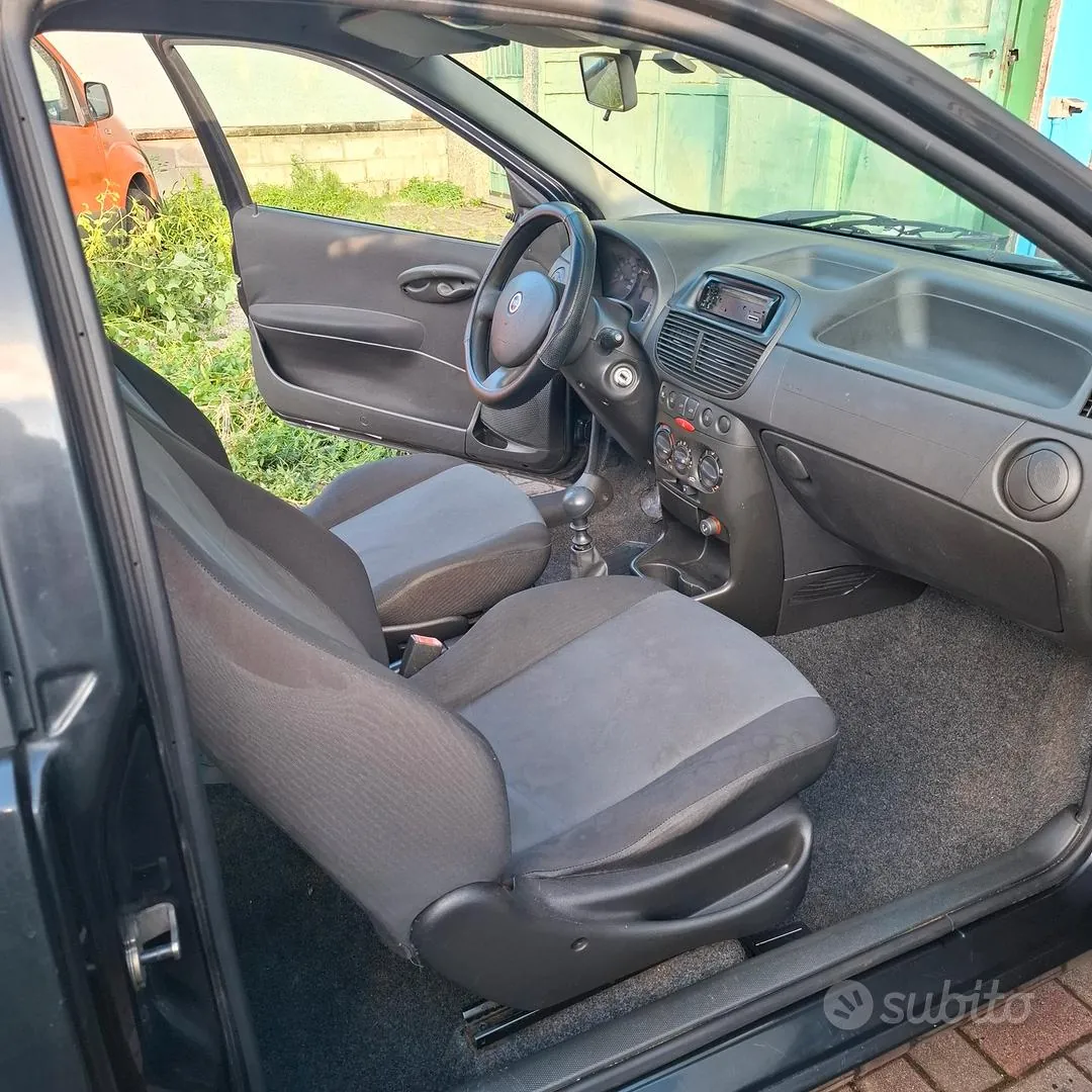Fiat Punto 2005 photo 5