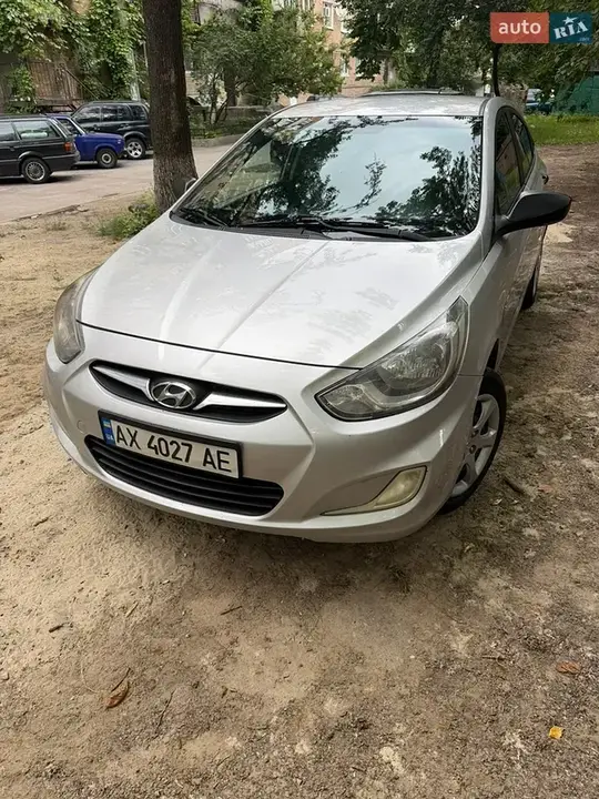 Hyundai Accent 2011 photo 2