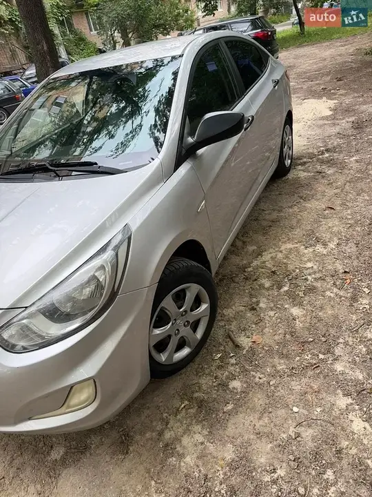 Hyundai Accent 2011 photo 4