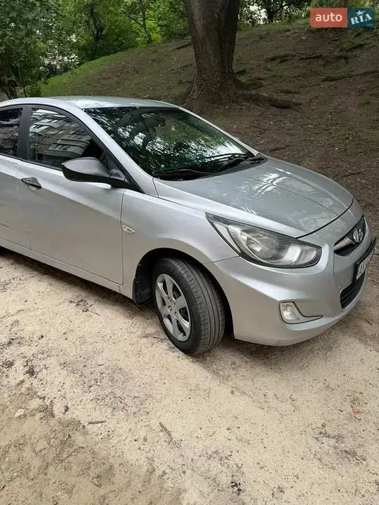Hyundai Accent 2011 photo 3