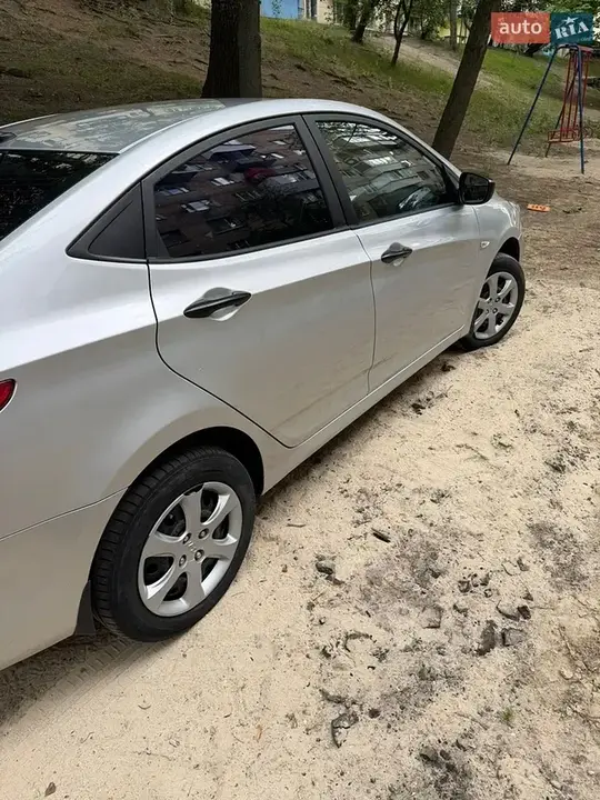 Hyundai Accent 2011 photo 5