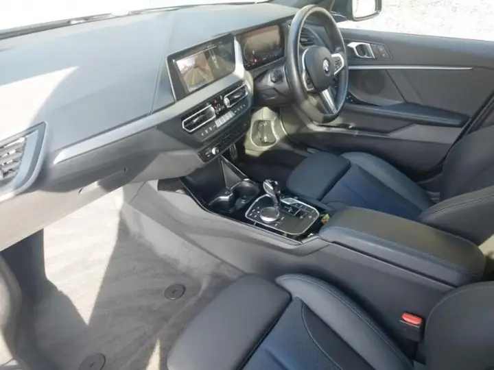 BMW 1 Series 2023 photo 5