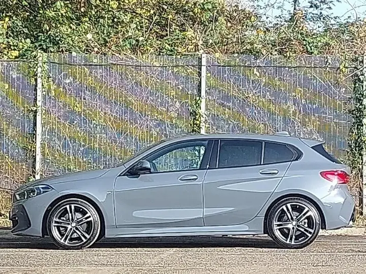 BMW 1 Series 2023 photo 4