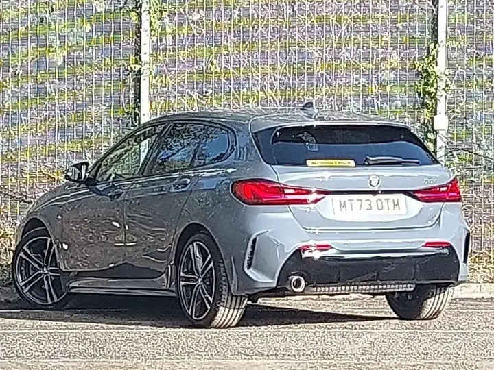 BMW 1 Series 2023 photo 2