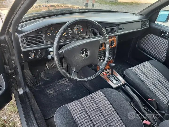 Mercedes-Benz 190E 1992 photo 4