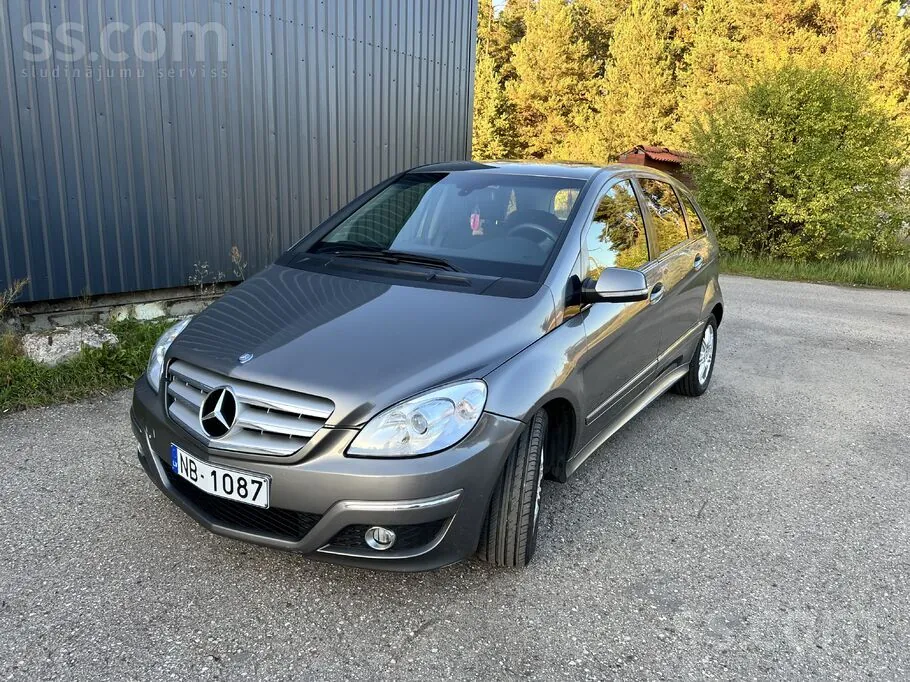 Mercedes-Benz B180