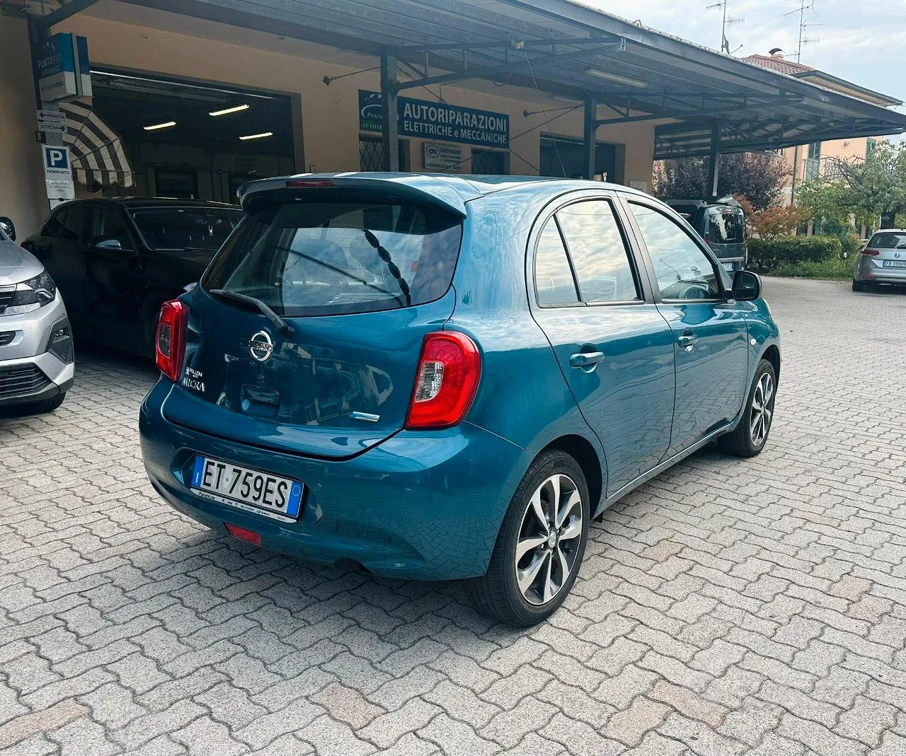 Nissan Micra 2013 photo 2