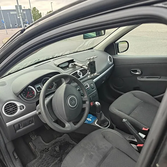 Renault Clio 2010 photo 5