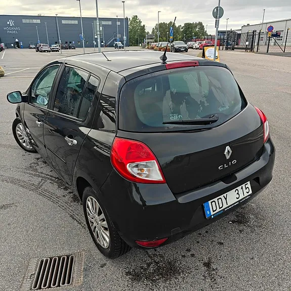 Renault Clio 2010 photo 2