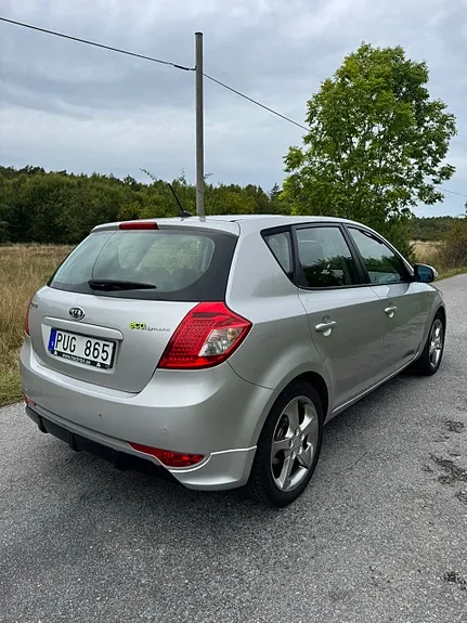 Kia Ceed 2012 photo 4