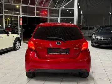 Toyota Yaris 2017 photo 2