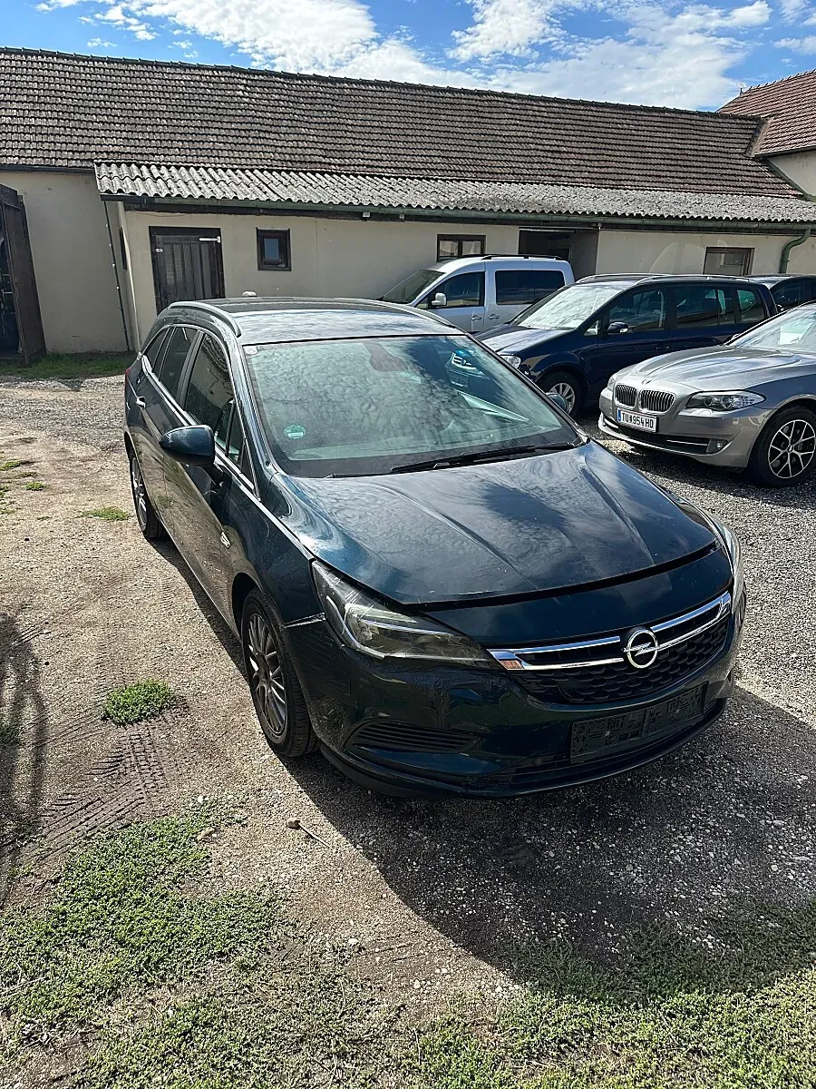 Opel Astra 2017 photo 2