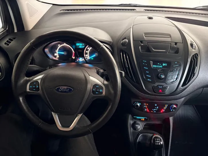 Ford Transit Courier 2018 photo 3
