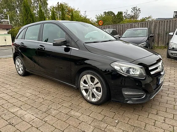 Mercedes-Benz B200 2015 photo 2