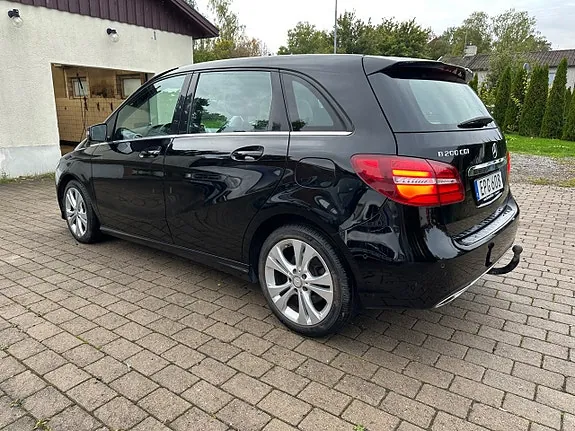 Mercedes-Benz B200 2015 photo 4