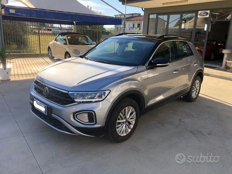 Volkswagen T-Roc 2023 photo 2