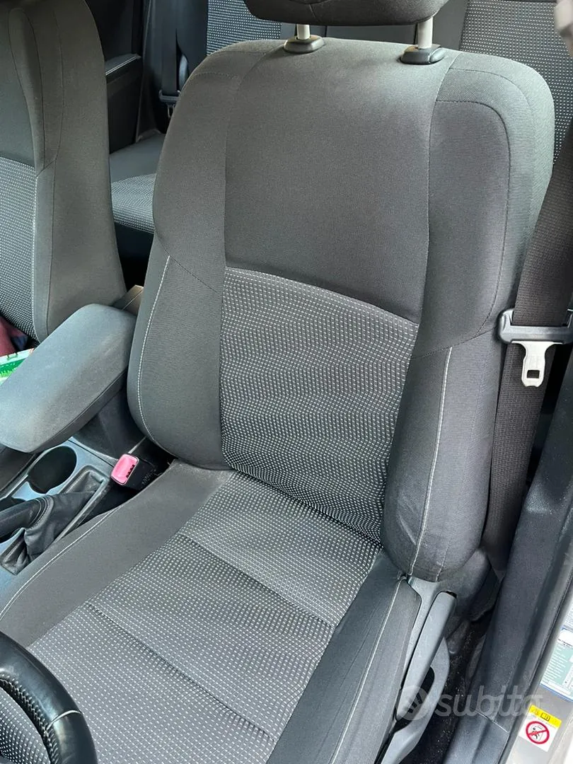 Toyota Auris 2013 photo 5