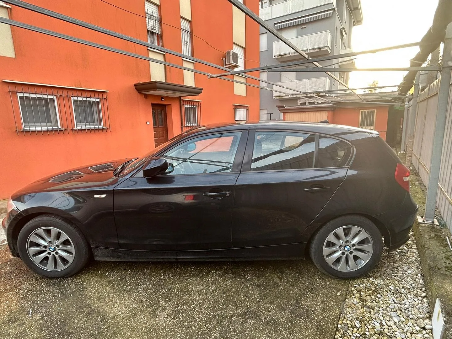 BMW 118D 2009 photo 2
