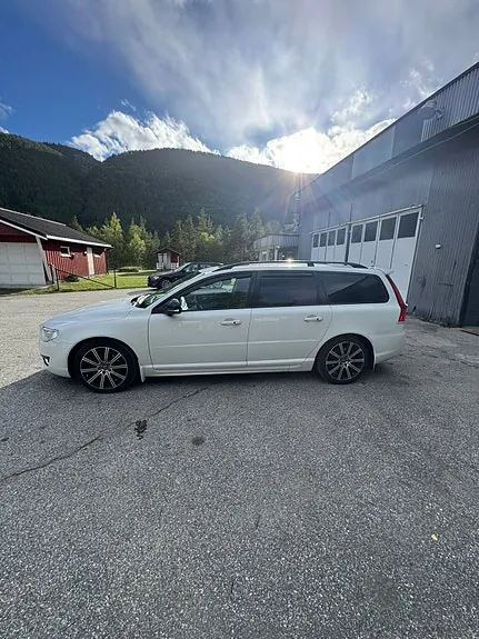 Volvo V70 2015 photo 2